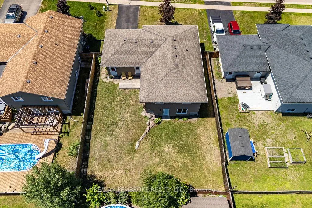 Photo 33 of 74 Oak Avenue, Petawawa — HOMEH
