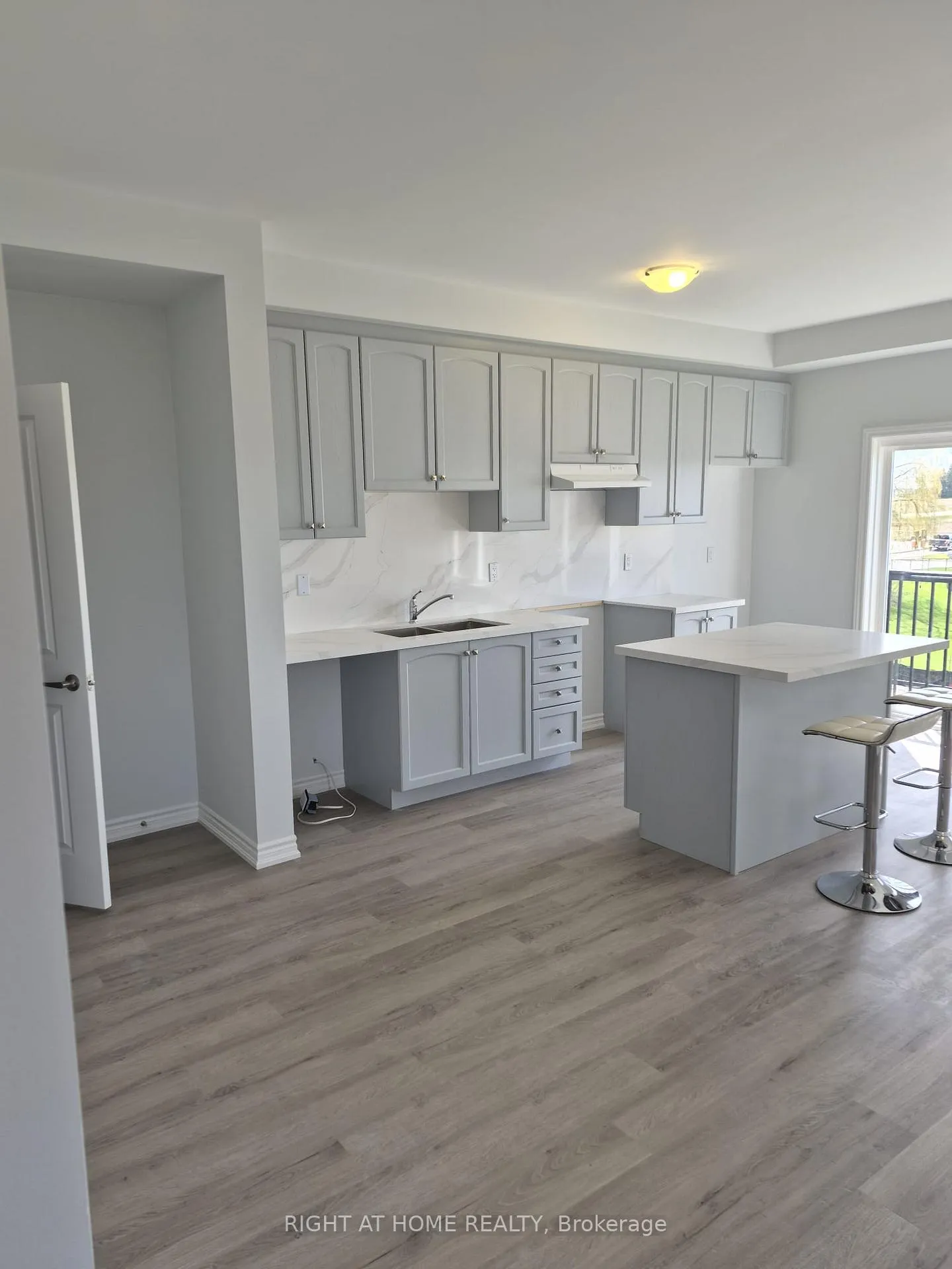 Photo 6 of 17 Ravenscraig Place, Innisfil, Cookstown — HOMEH