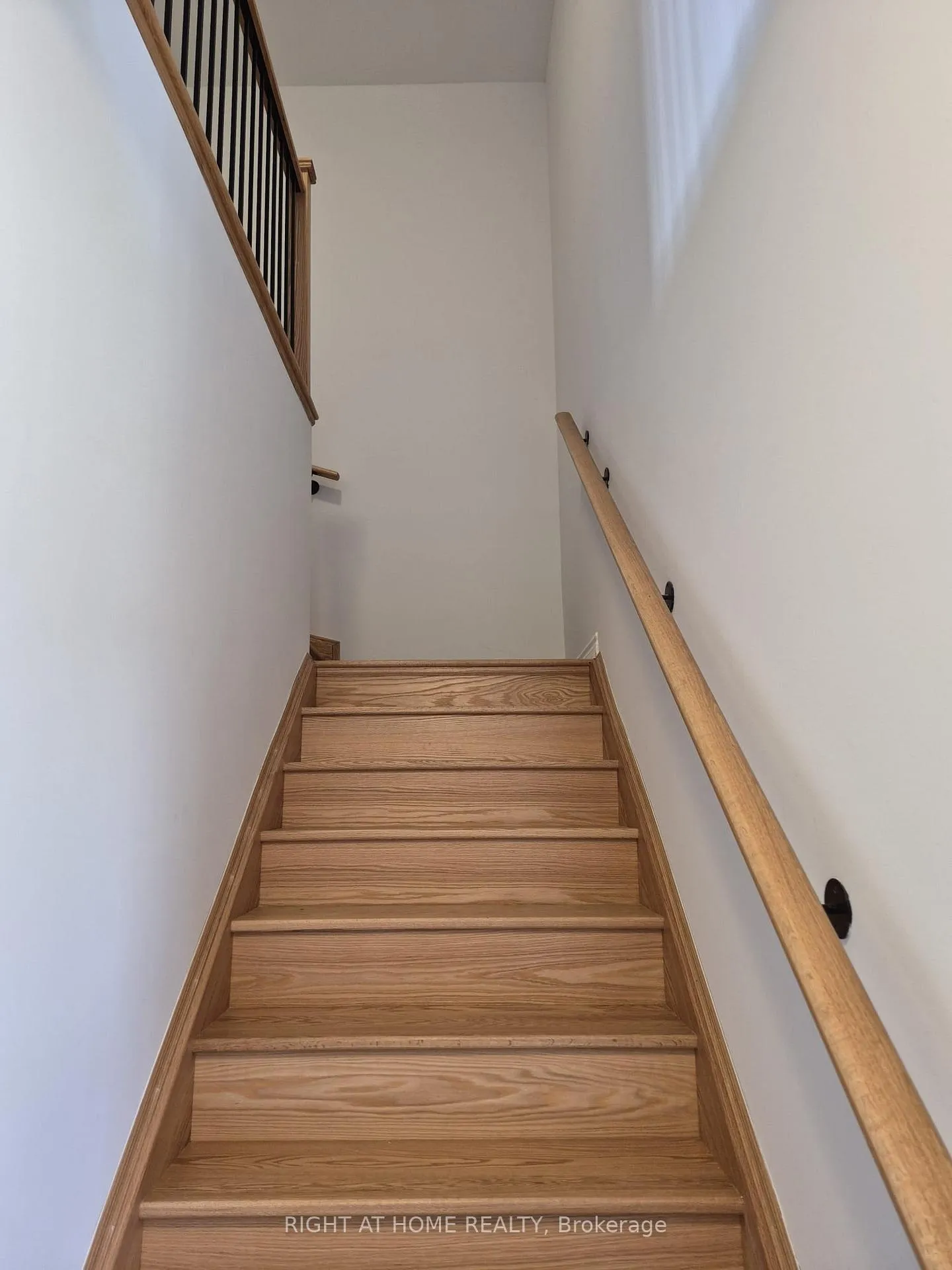 Photo 8 of 17 Ravenscraig Place, Innisfil, Cookstown — HOMEH