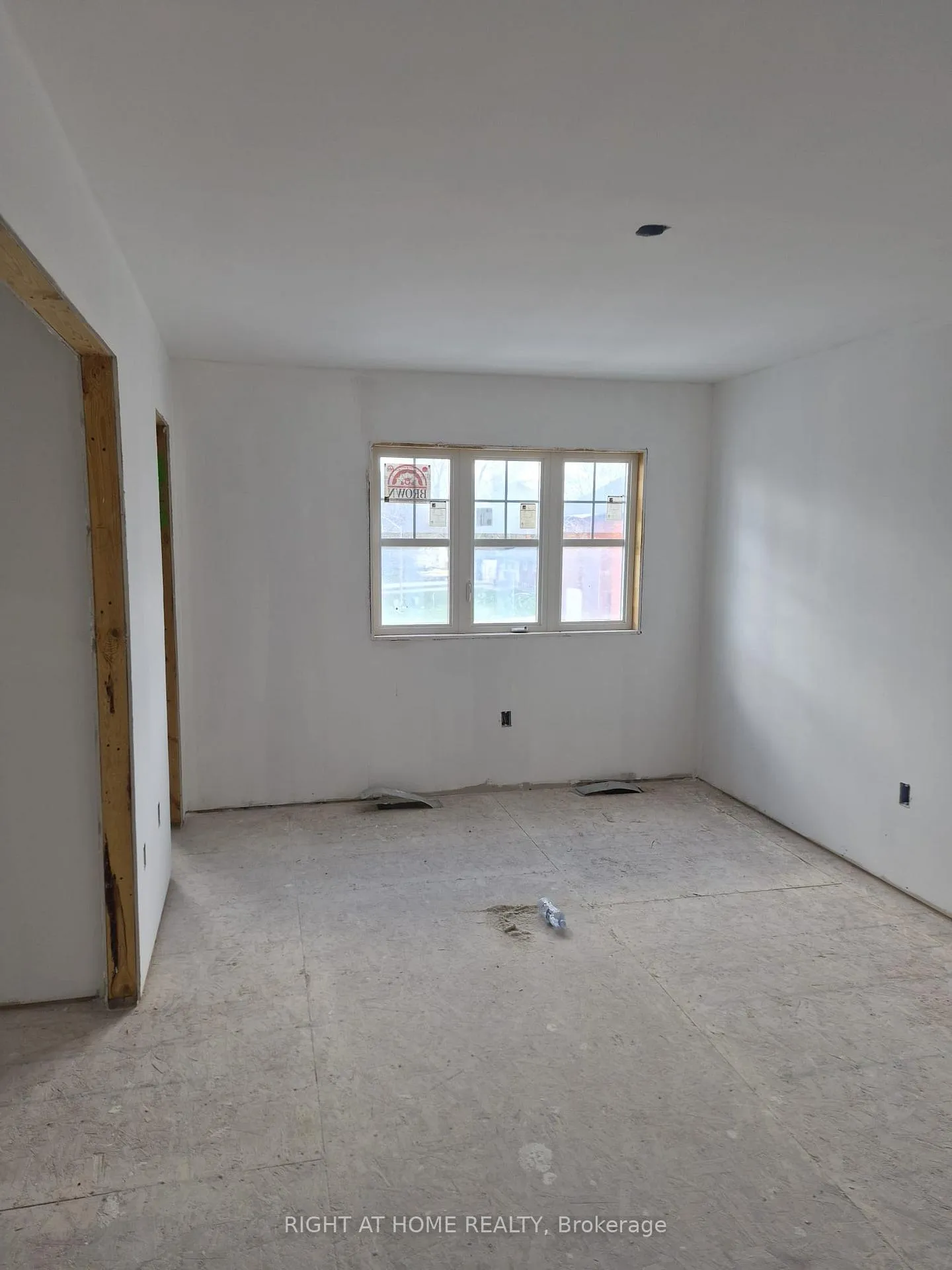 Photo 14 of 17 Ravenscraig Place, Innisfil, Cookstown — HOMEH