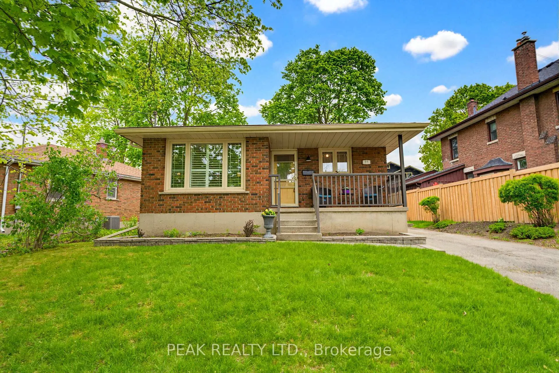 Photo 1 of 28 Ridgewood Drive, Brantford — HOMEH