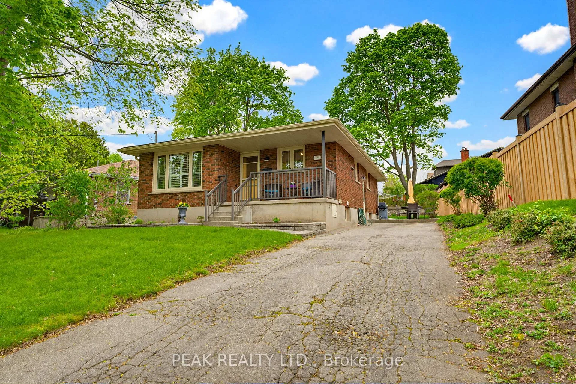 Photo 3 of 28 Ridgewood Drive, Brantford — HOMEH