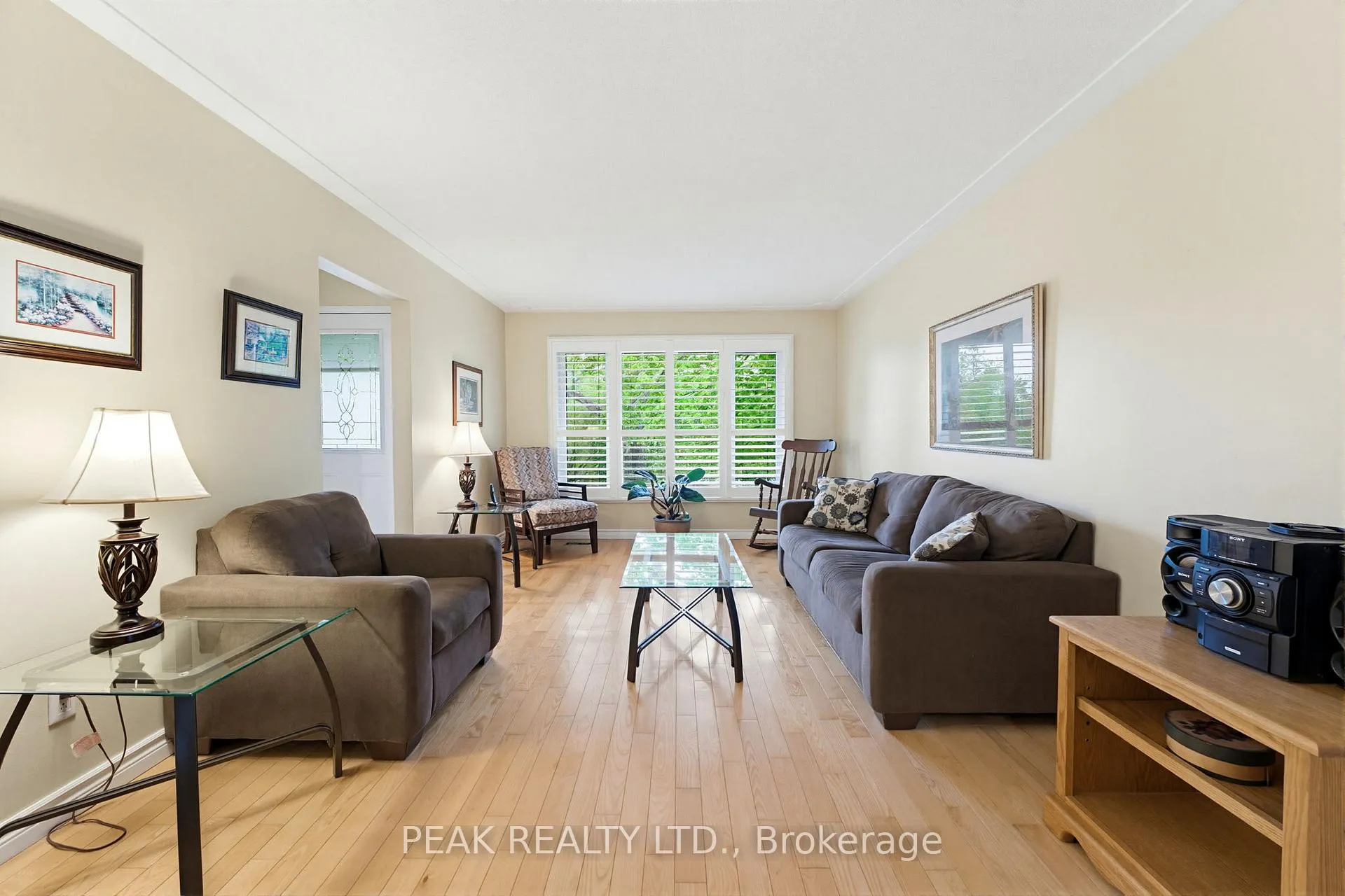 Photo 5 of 28 Ridgewood Drive, Brantford — HOMEH