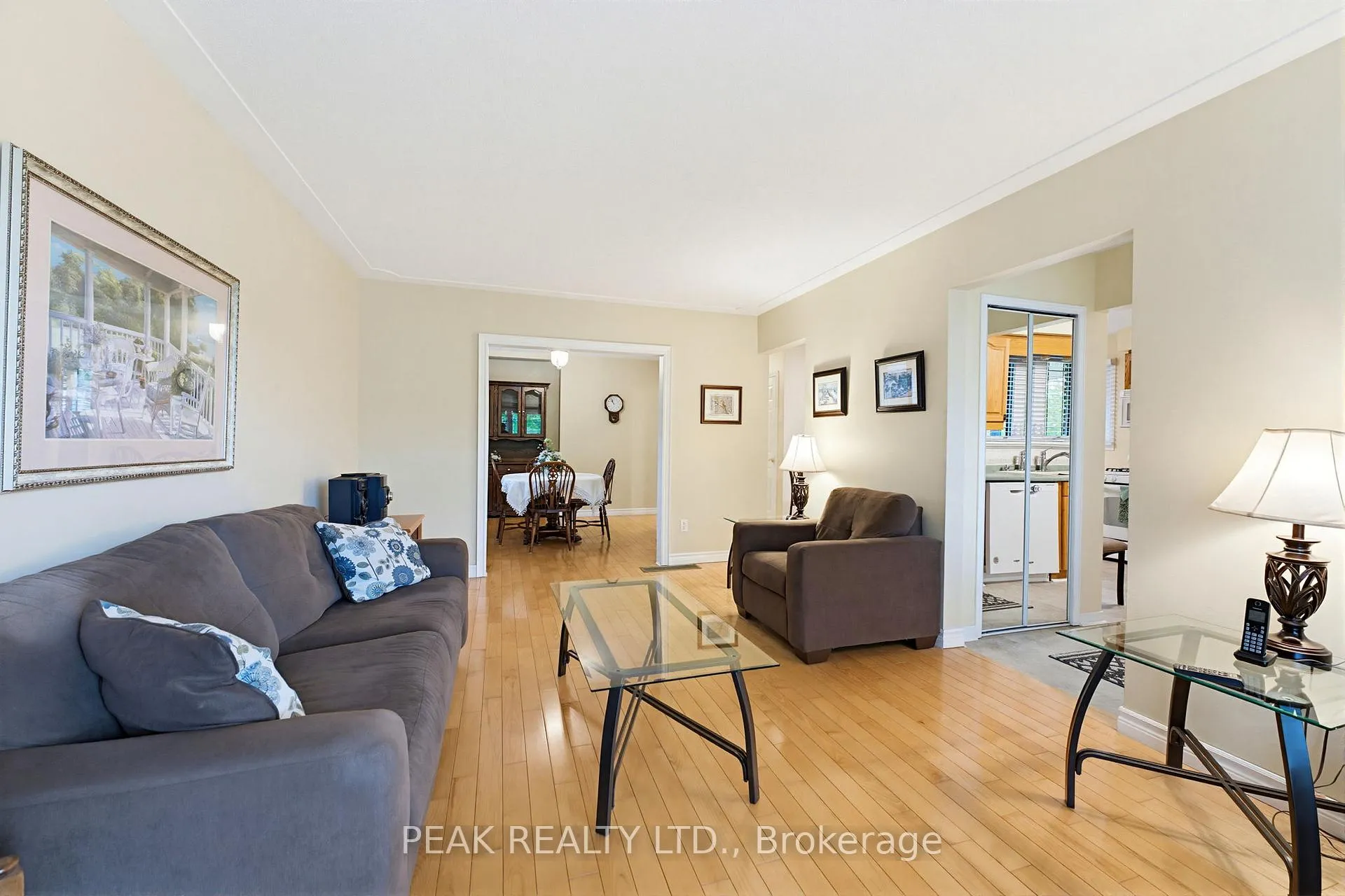 Photo 6 of 28 Ridgewood Drive, Brantford — HOMEH