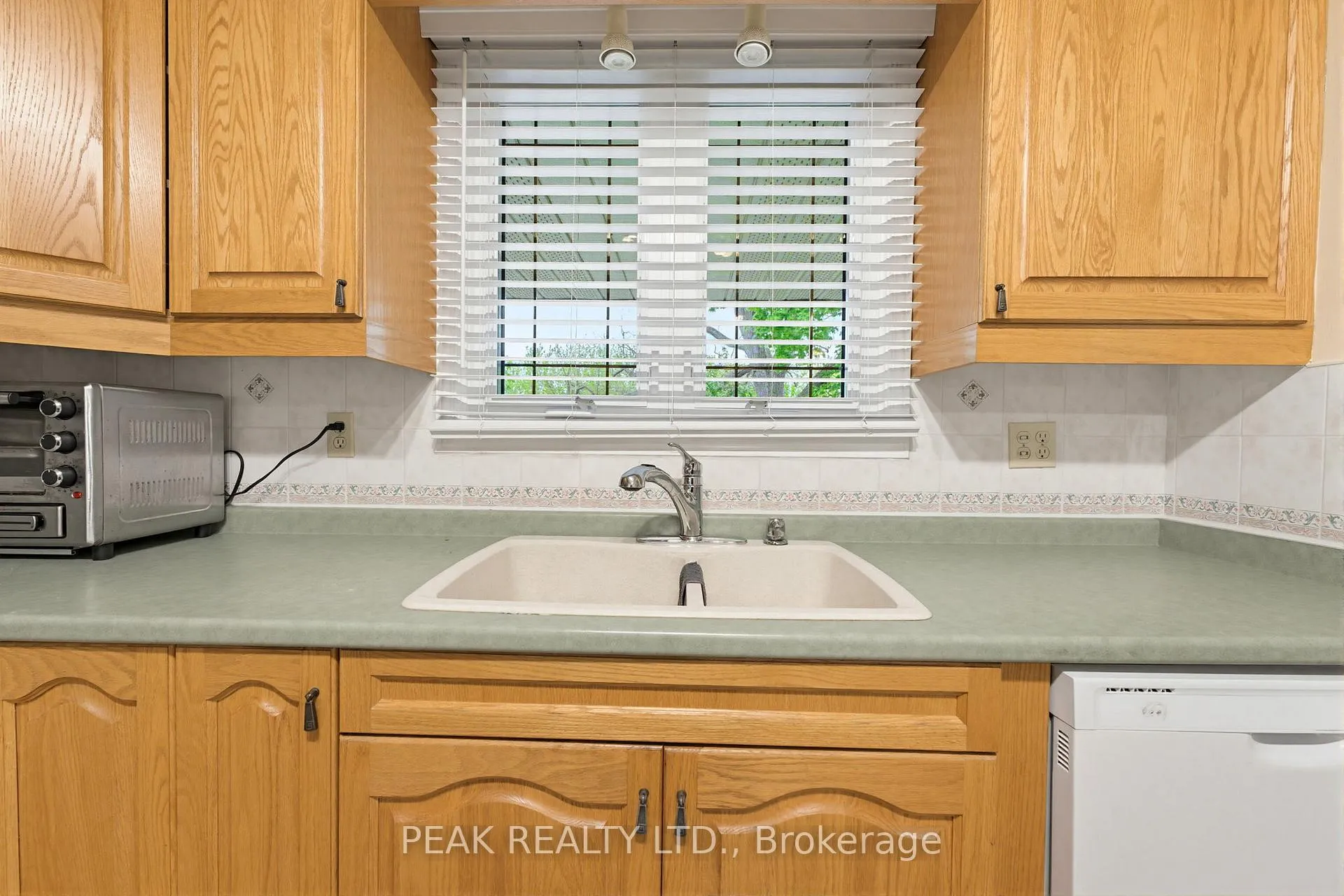 Photo 9 of 28 Ridgewood Drive, Brantford — HOMEH