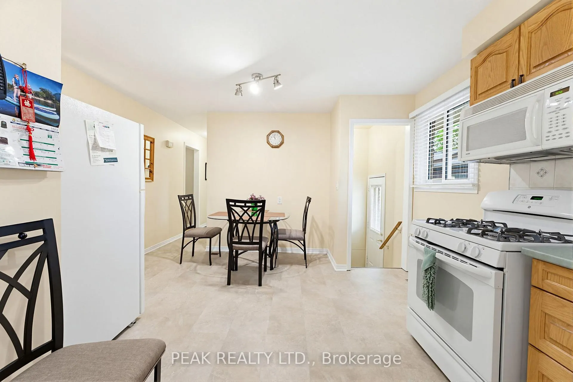 Photo 11 of 28 Ridgewood Drive, Brantford — HOMEH