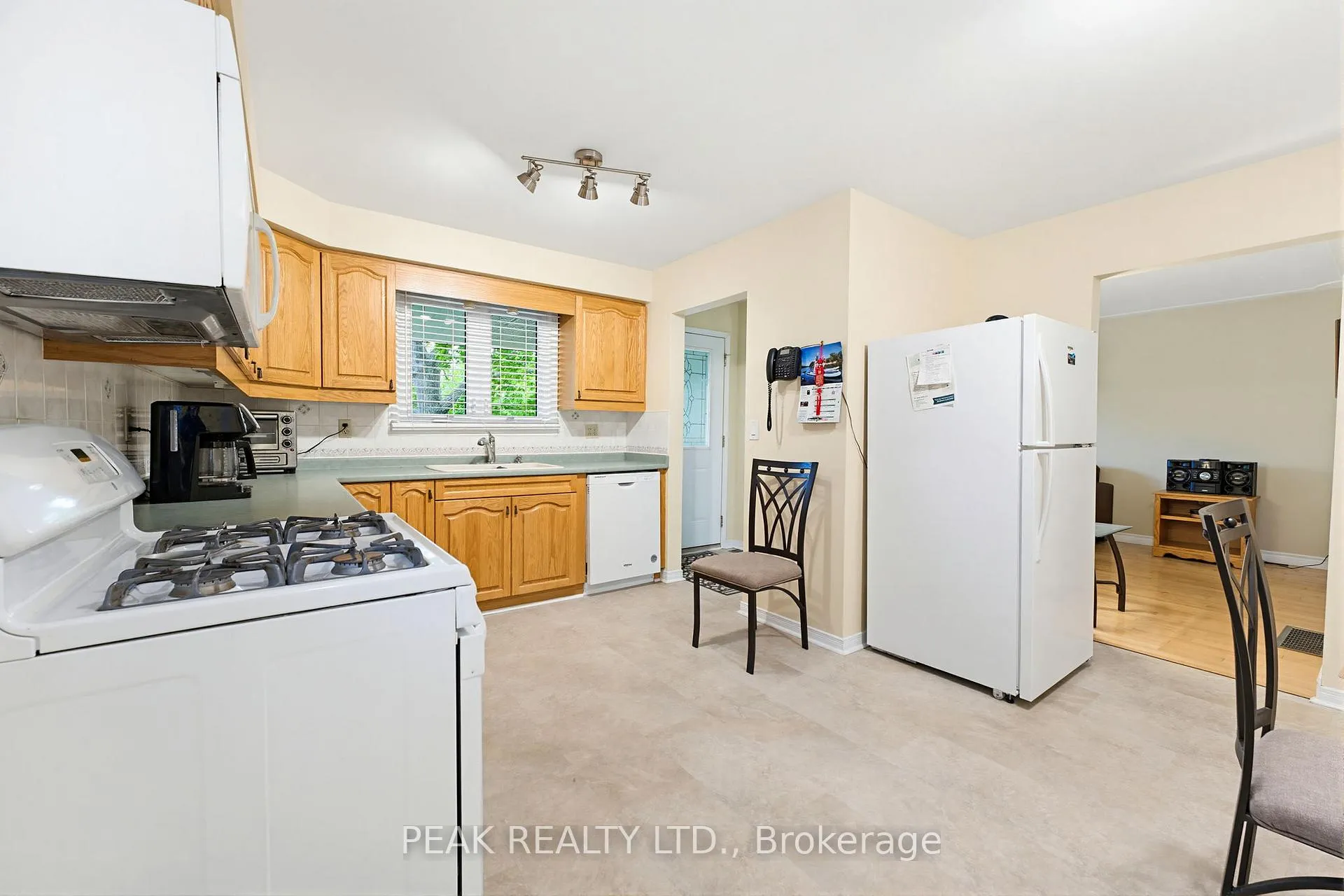 Photo 12 of 28 Ridgewood Drive, Brantford — HOMEH