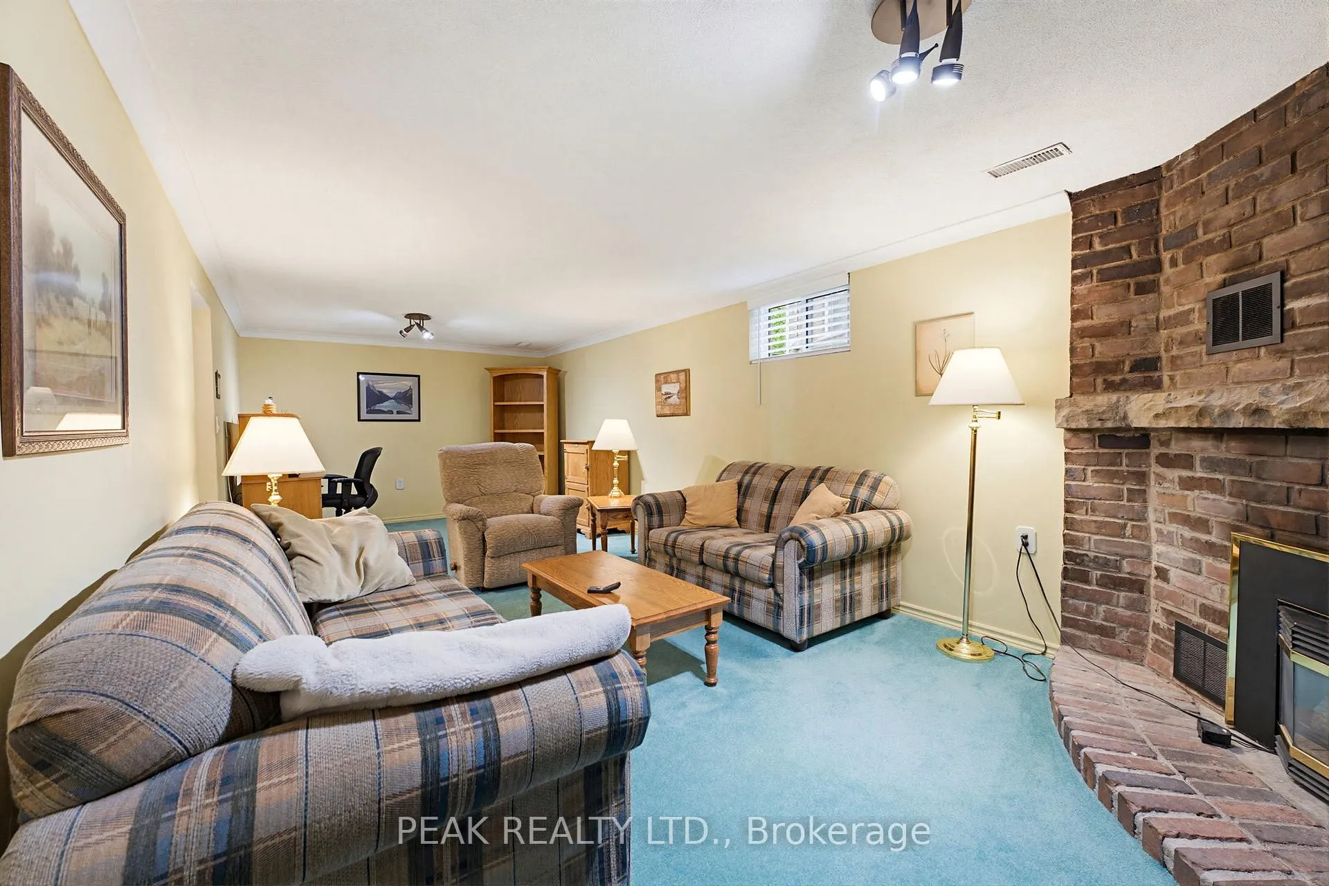 Photo 24 of 28 Ridgewood Drive, Brantford — HOMEH