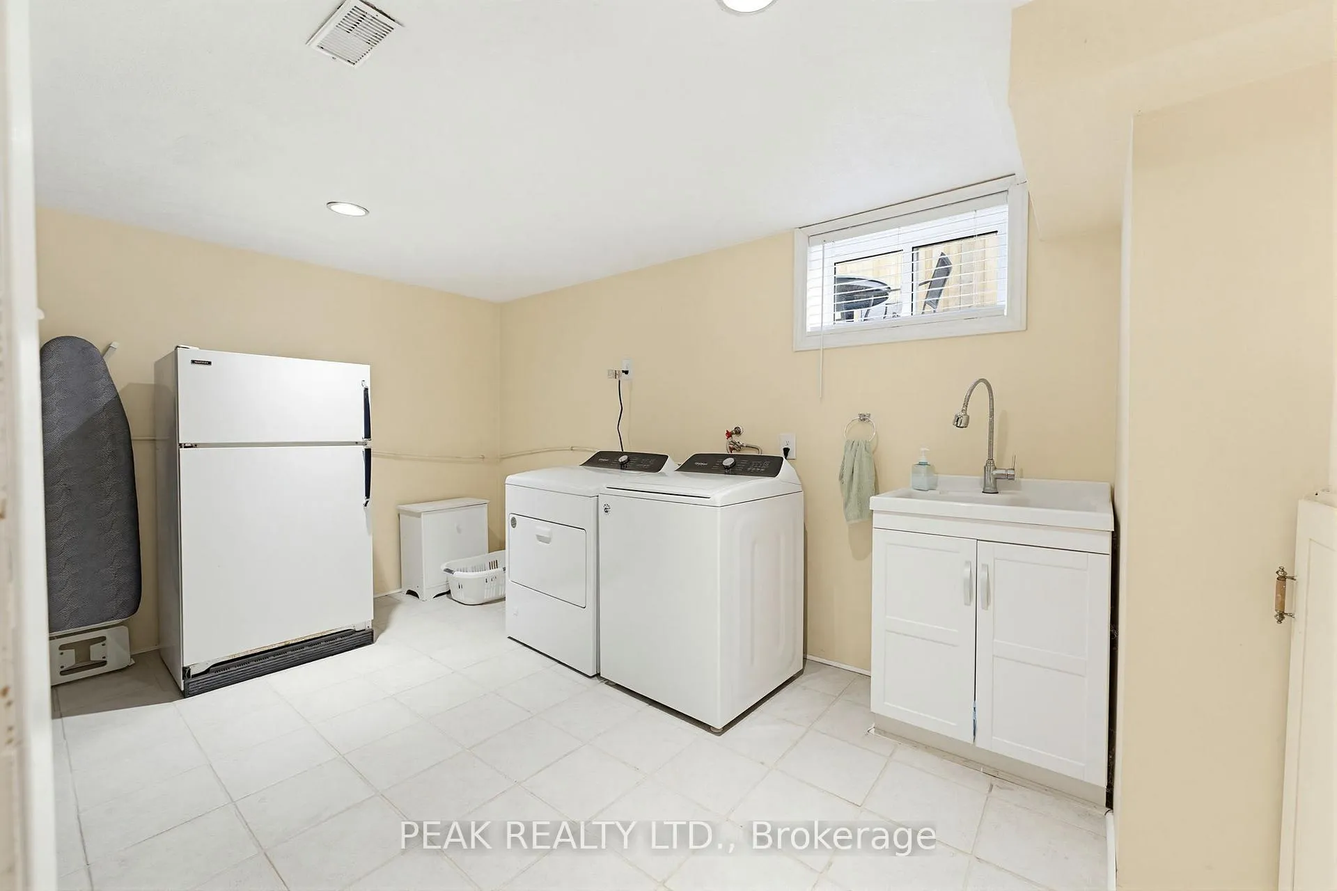 Photo 29 of 28 Ridgewood Drive, Brantford — HOMEH
