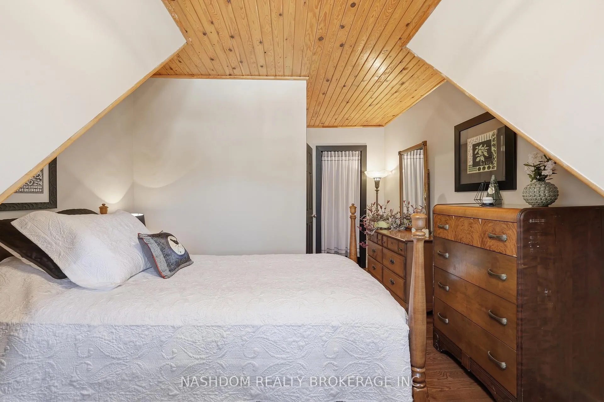 Photo 31 of 31 Hunter Street, Hamilton, Dundas — HOMEH