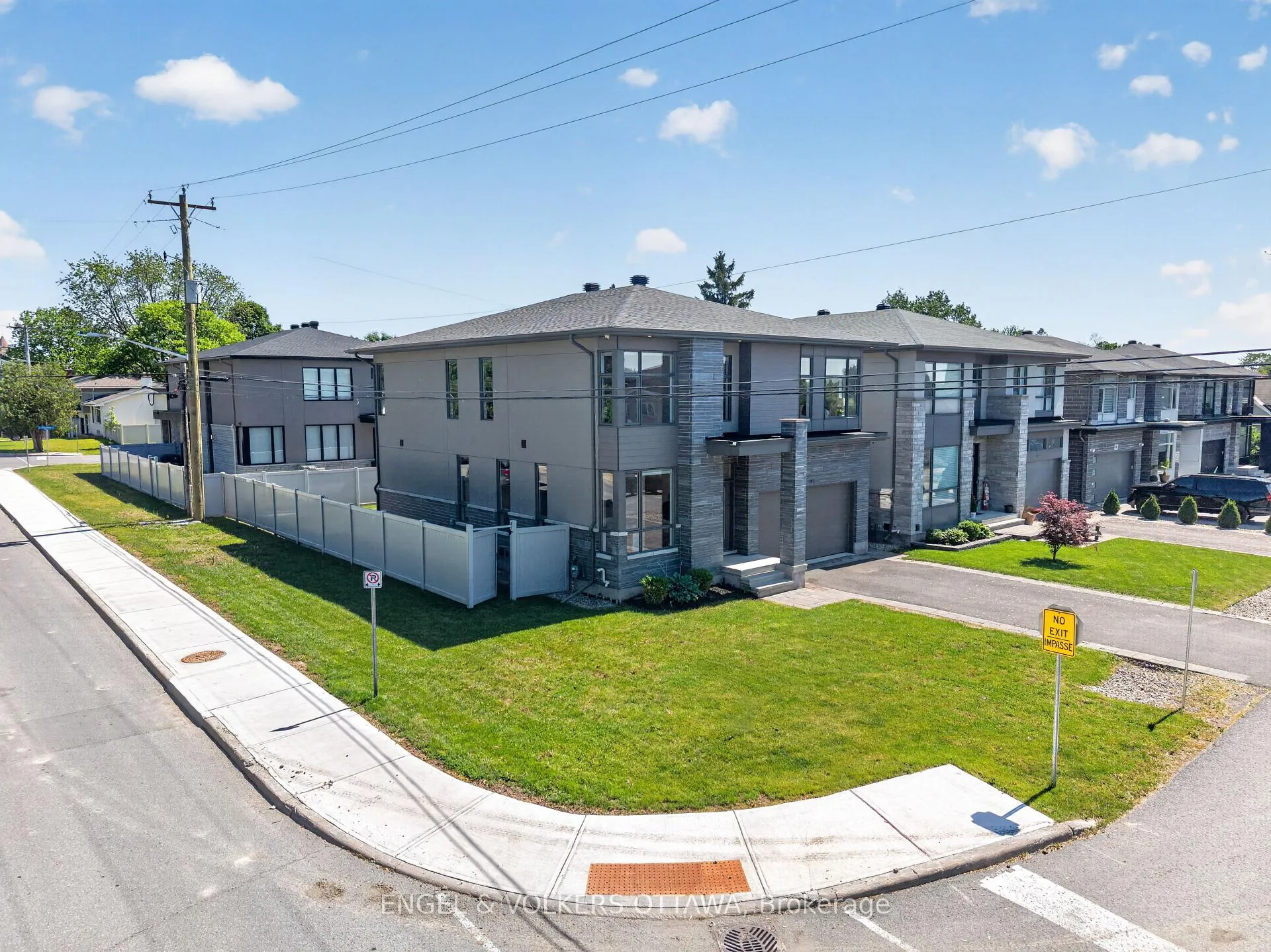 Photo 3 of 102 Granton Avenue, Ottawa, Meadowlands/St. Claire Gardens — HOMEH