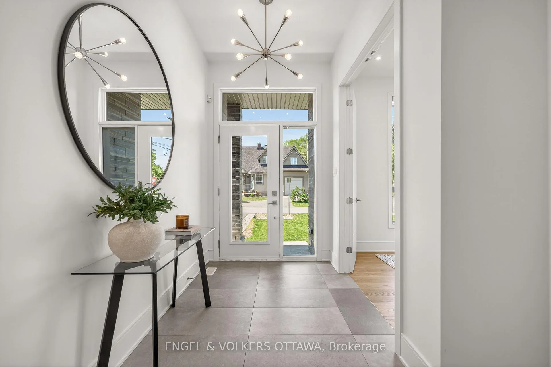 Photo 4 of 102 Granton Avenue, Ottawa, Meadowlands/St. Claire Gardens — HOMEH