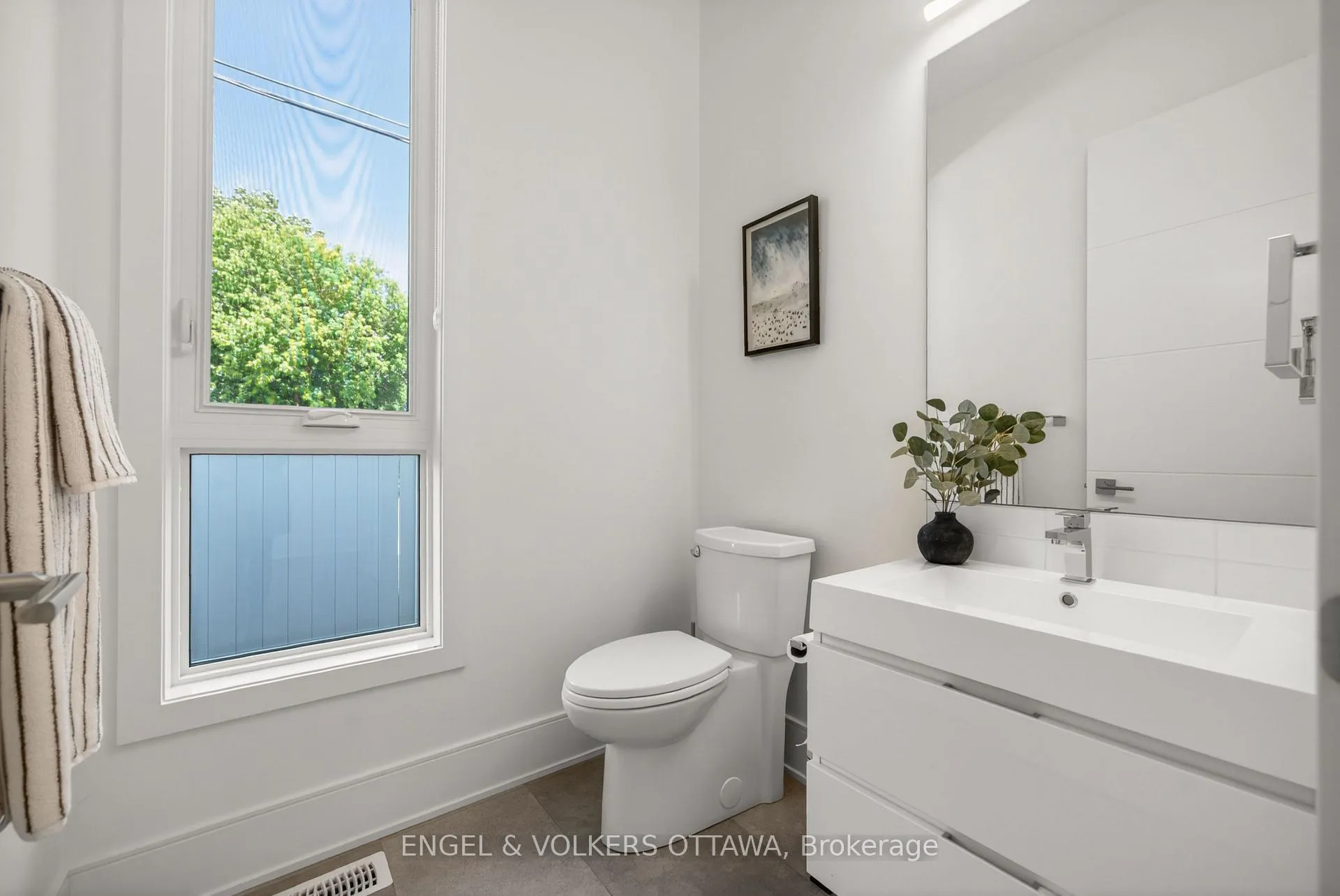 Photo 8 of 102 Granton Avenue, Ottawa, Meadowlands/St. Claire Gardens — HOMEH