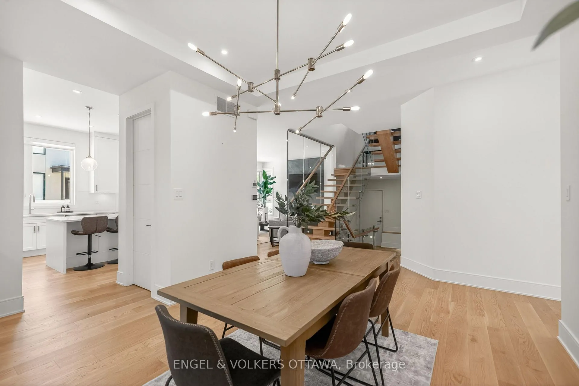 Photo 12 of 102 Granton Avenue, Ottawa, Meadowlands/St. Claire Gardens — HOMEH