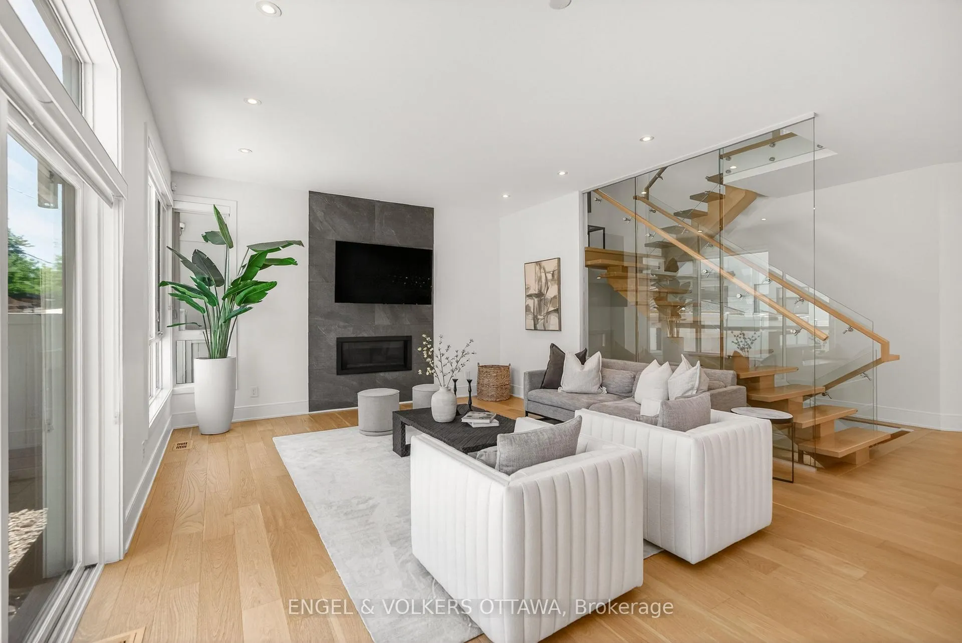 Photo 17 of 102 Granton Avenue, Ottawa, Meadowlands/St. Claire Gardens — HOMEH