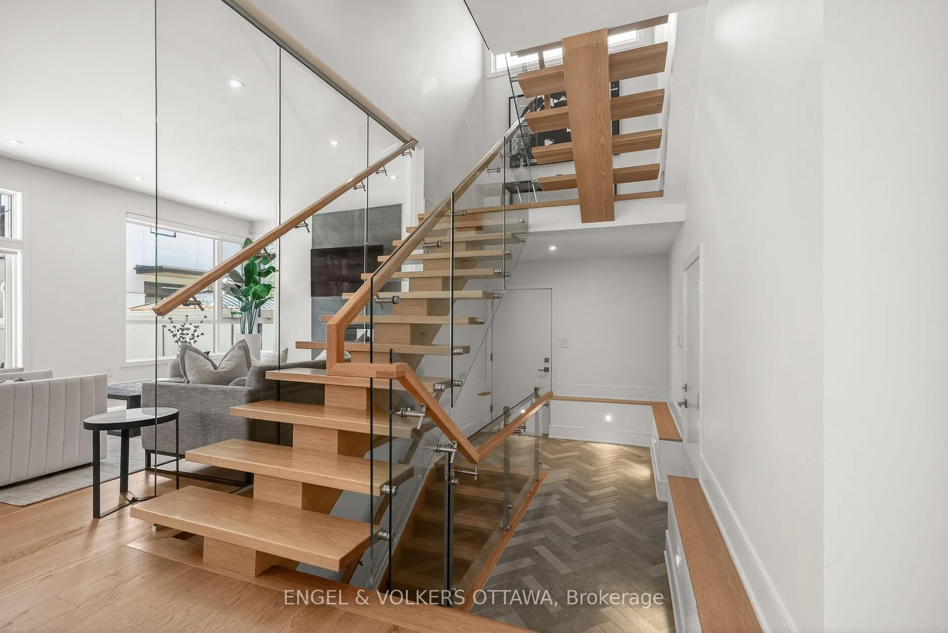Photo 19 of 102 Granton Avenue, Ottawa, Meadowlands/St. Claire Gardens — HOMEH