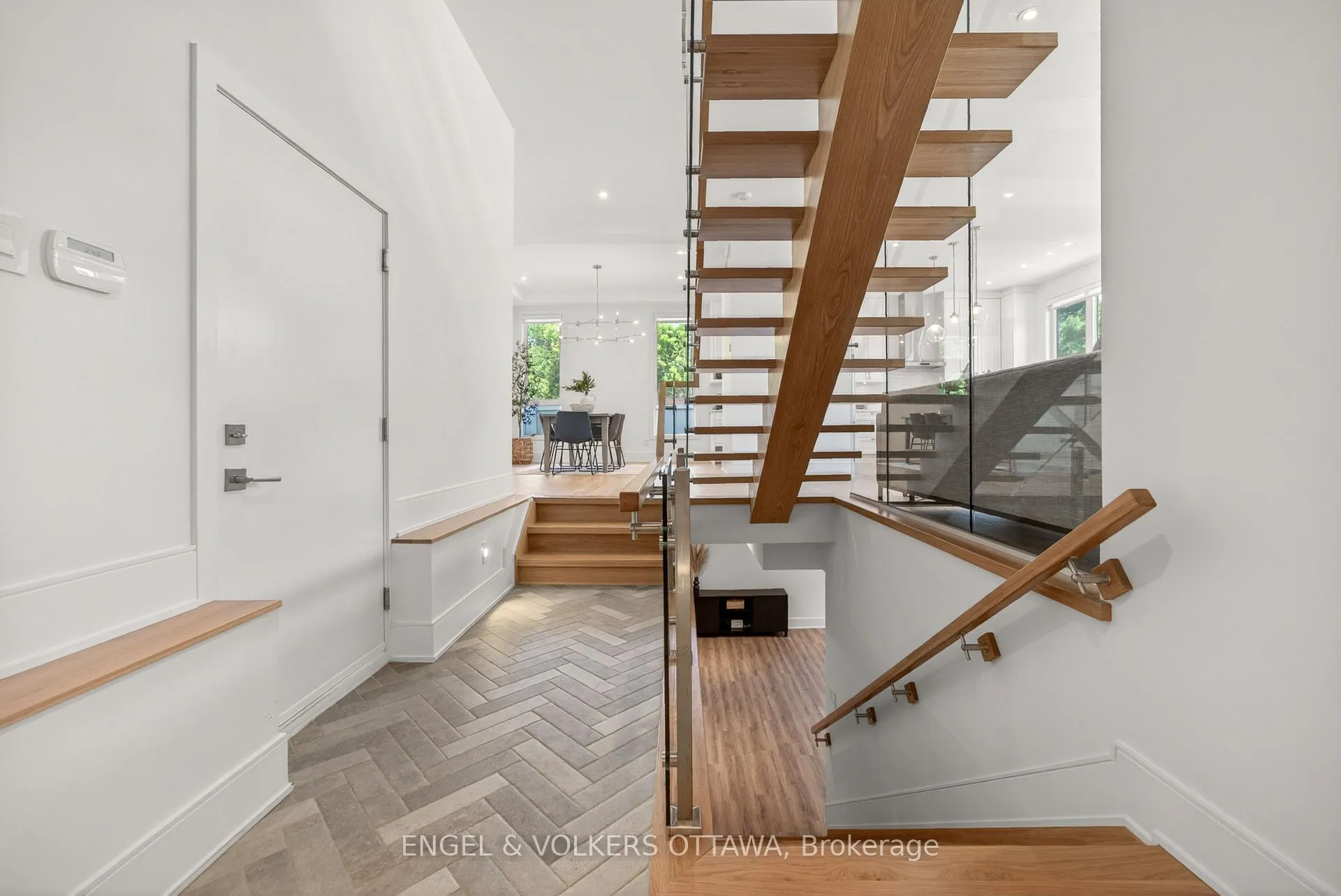 Photo 35 of 102 Granton Avenue, Ottawa, Meadowlands/St. Claire Gardens — HOMEH