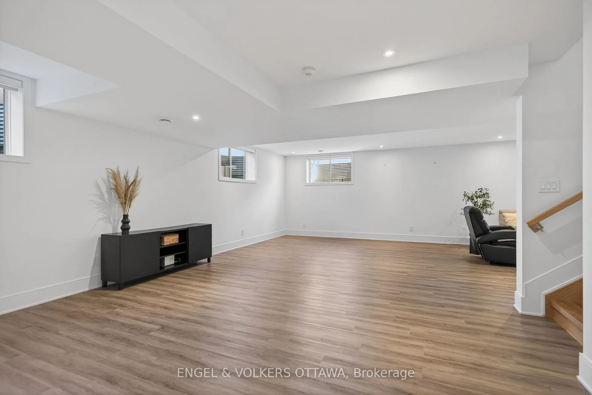 Photo 38 of 102 Granton Avenue, Ottawa, Meadowlands/St. Claire Gardens — HOMEH