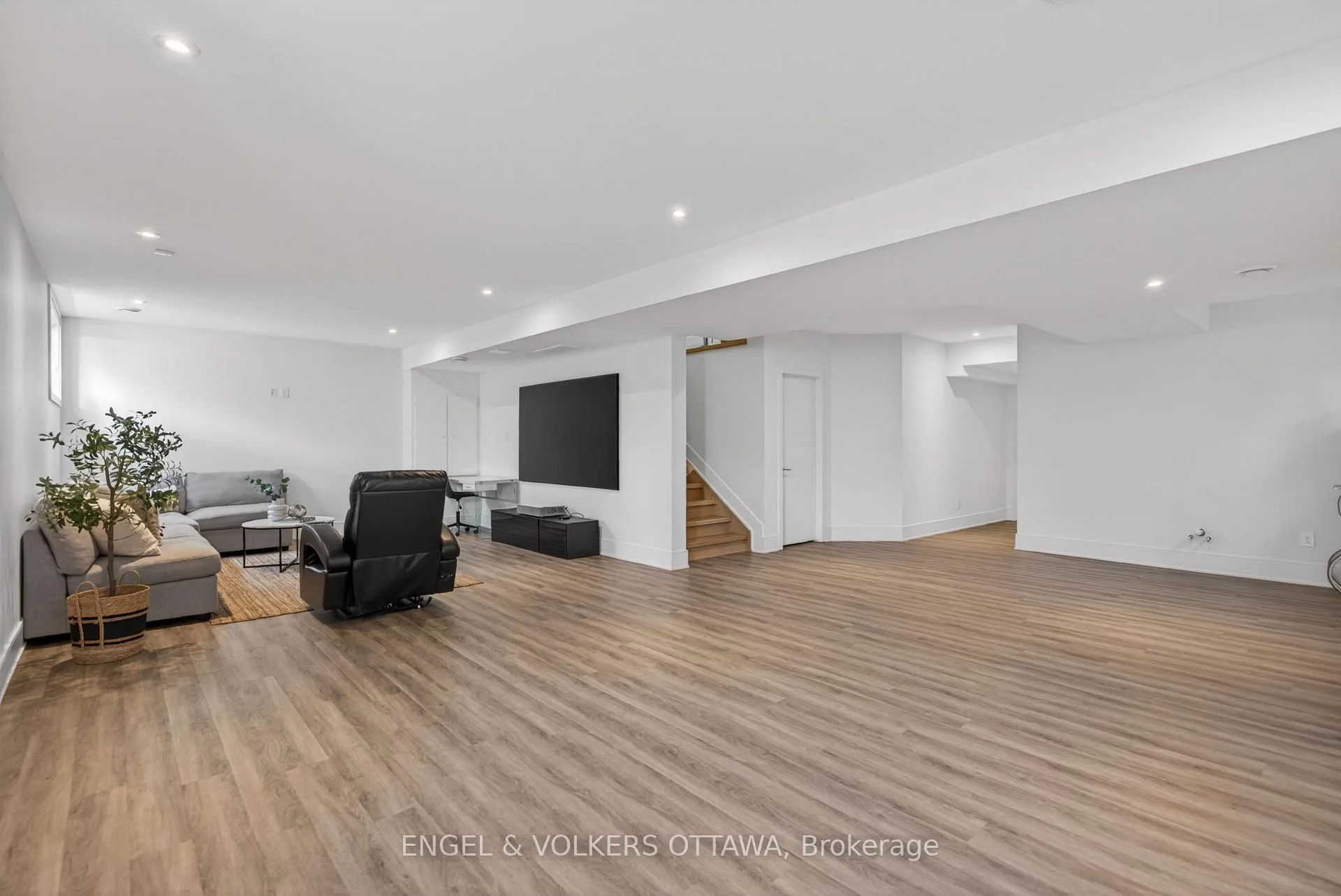 Photo 39 of 102 Granton Avenue, Ottawa, Meadowlands/St. Claire Gardens — HOMEH