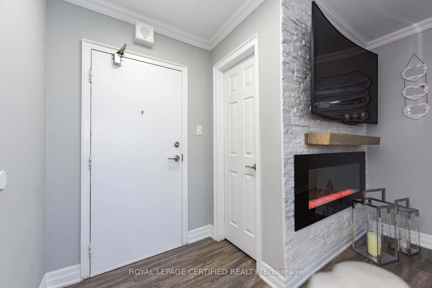 Photo 2 of Unit 204, 3170 Kirwin Avenue E, Mississauga, Cooksville — HOMEH