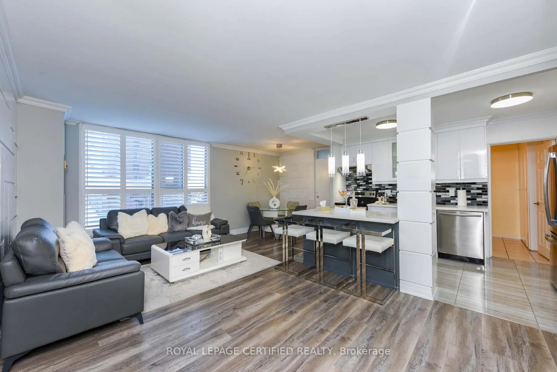 Photo 4 of Unit 204, 3170 Kirwin Avenue E, Mississauga, Cooksville — HOMEH