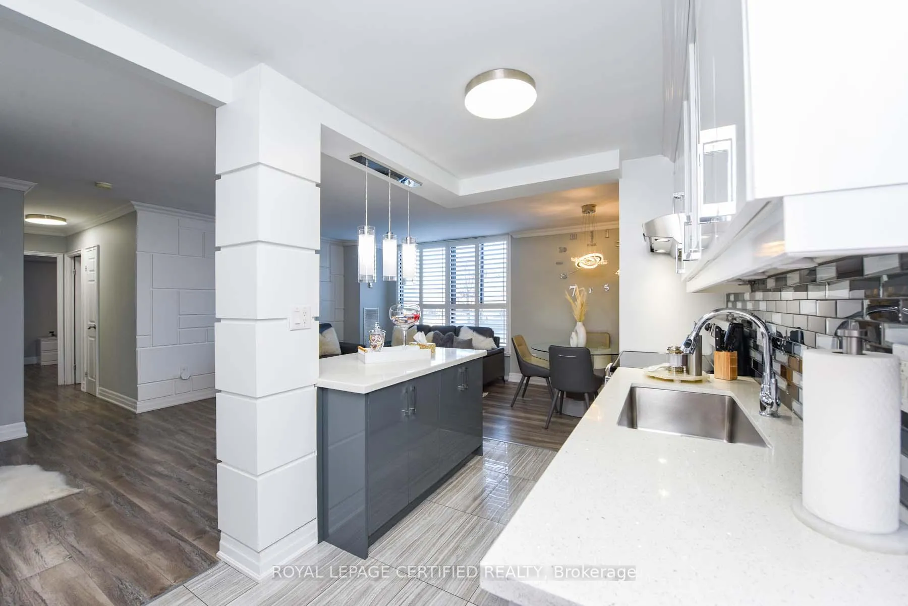 Photo 5 of Unit 204, 3170 Kirwin Avenue E, Mississauga, Cooksville — HOMEH