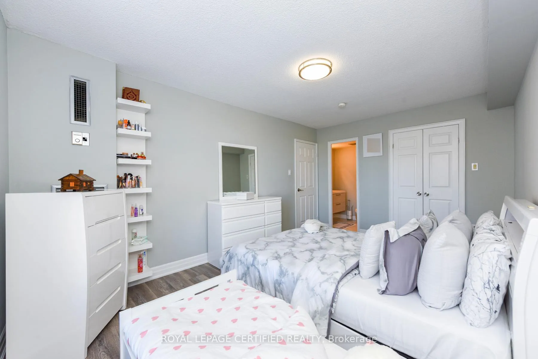 Photo 7 of Unit 204, 3170 Kirwin Avenue E, Mississauga, Cooksville — HOMEH