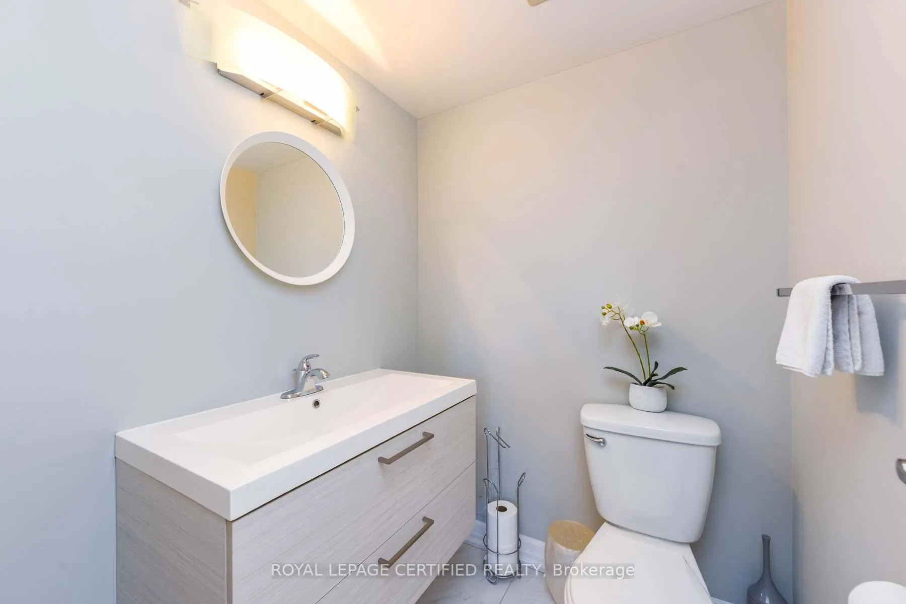 Photo 8 of Unit 204, 3170 Kirwin Avenue E, Mississauga, Cooksville — HOMEH