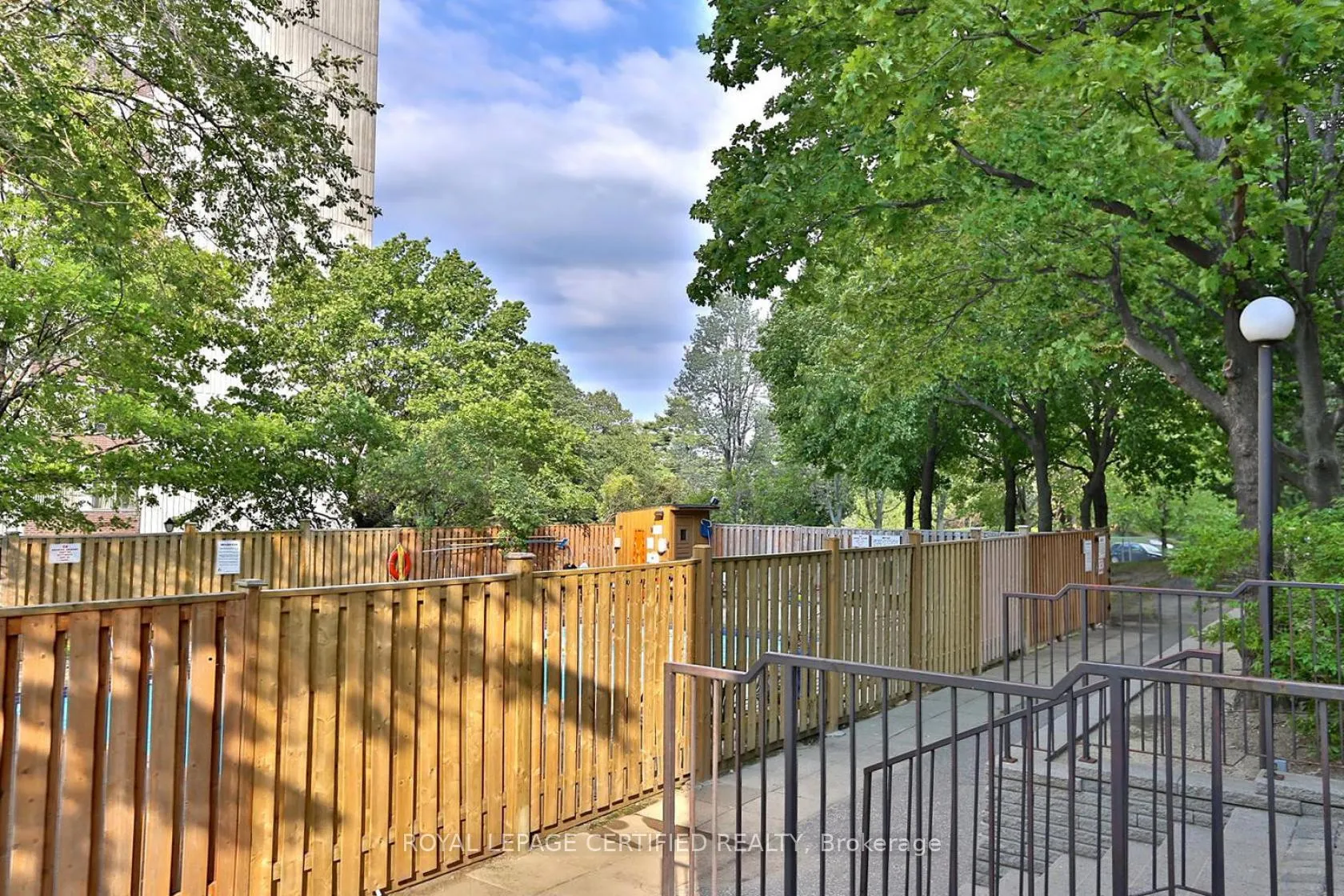 Photo 9 of Unit 204, 3170 Kirwin Avenue E, Mississauga, Cooksville — HOMEH