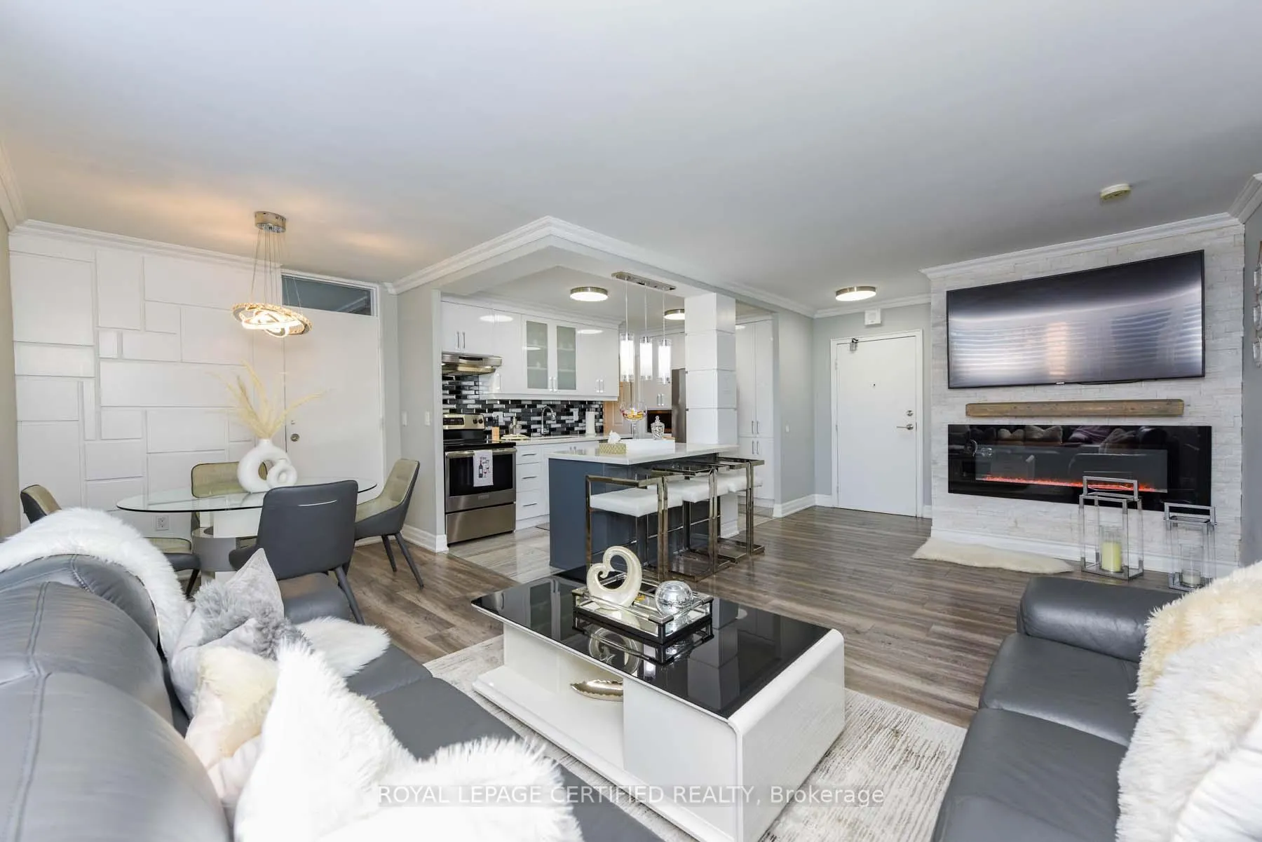 Photo 11 of Unit 204, 3170 Kirwin Avenue E, Mississauga, Cooksville — HOMEH