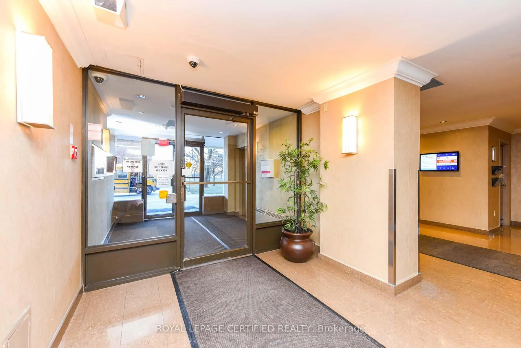 Photo 33 of Unit 204, 3170 Kirwin Avenue E, Mississauga, Cooksville — HOMEH