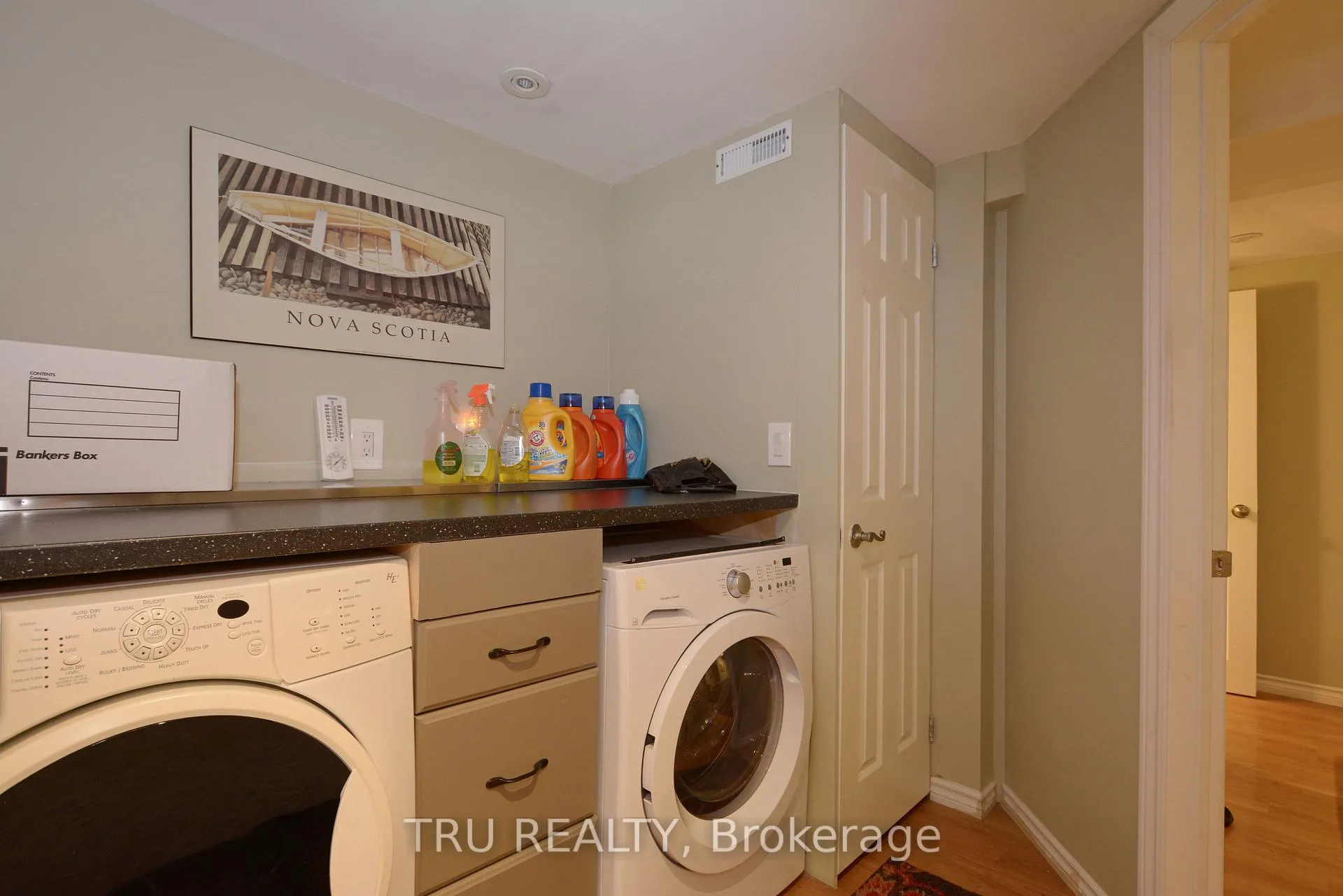 Photo 2 of Unit B, 1106 Clyde Avenue, Ottawa, Copeland Park — HOMEH