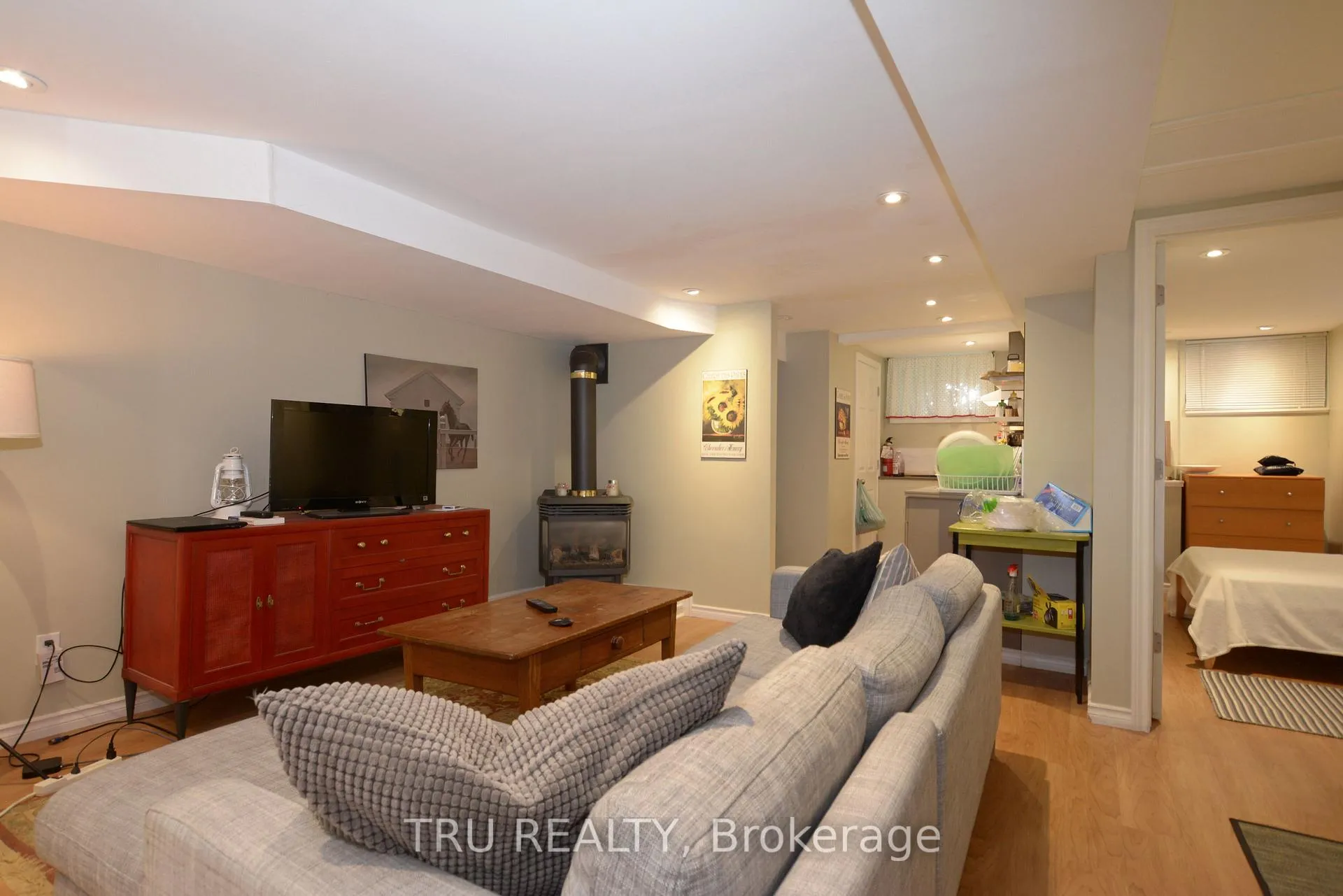 Photo 4 of Unit B, 1106 Clyde Avenue, Ottawa, Copeland Park — HOMEH