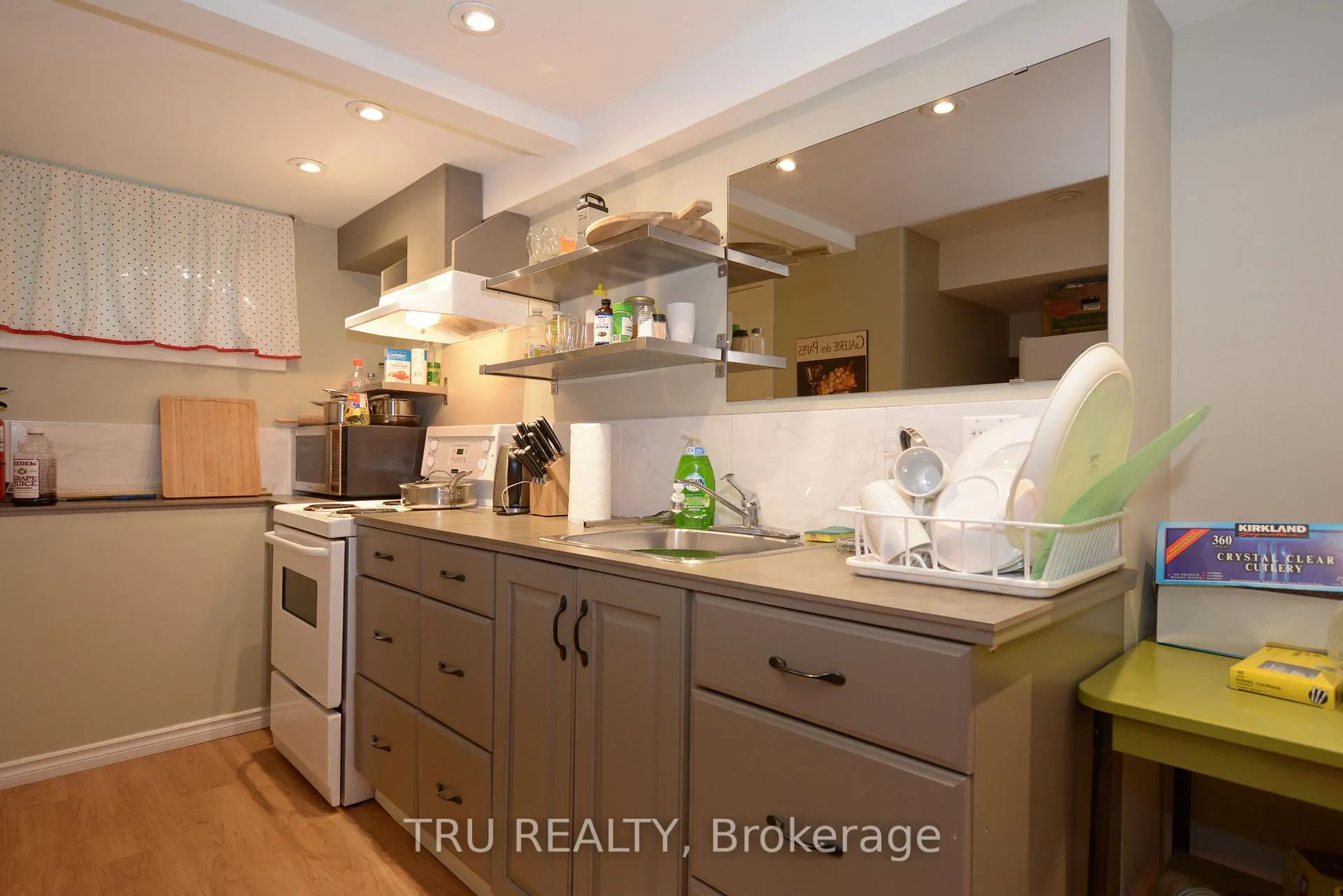 Photo 14 of Unit B, 1106 Clyde Avenue, Ottawa, Copeland Park — HOMEH