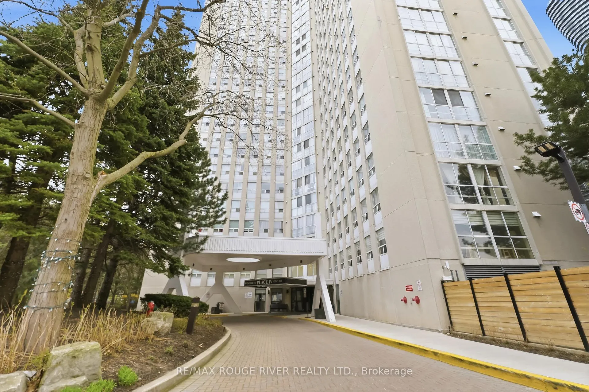 Photo of Unit 1008, 3650 Kaneff Crescent