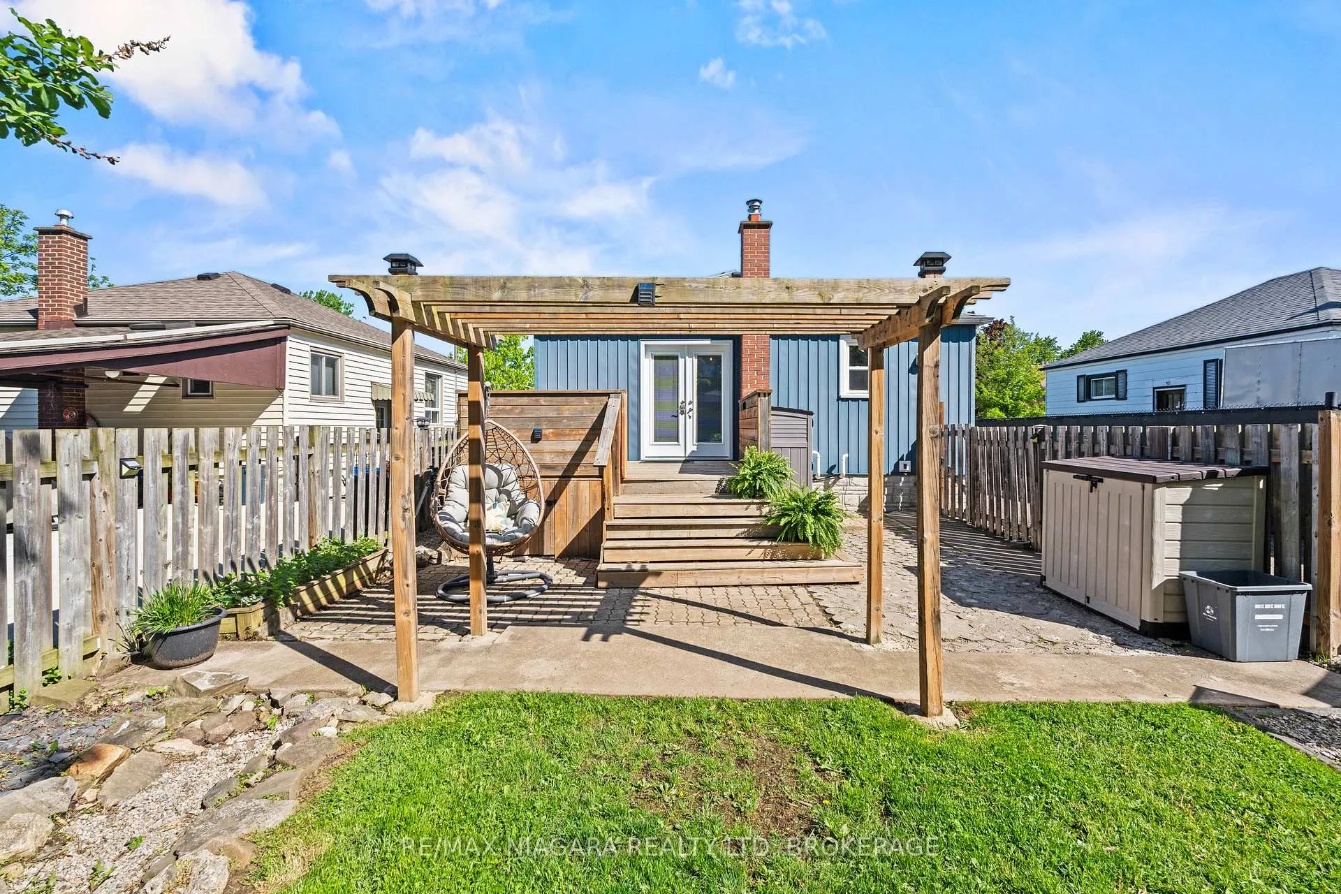 Photo 5 of 19 Bridge Street, St. Catharines, Grapeview — HOMEH