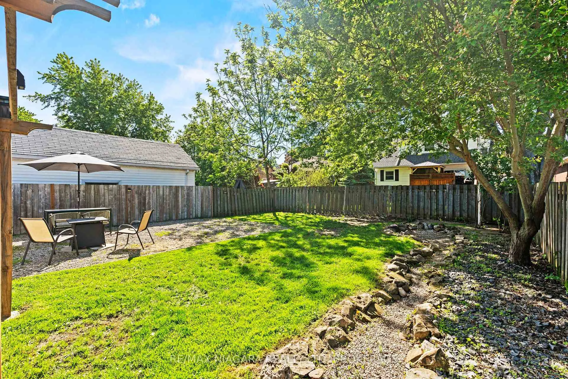 Photo 8 of 19 Bridge Street, St. Catharines, Grapeview — HOMEH