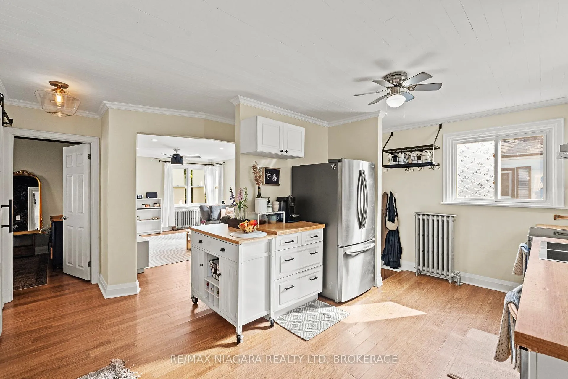 Photo 10 of 19 Bridge Street, St. Catharines, Grapeview — HOMEH