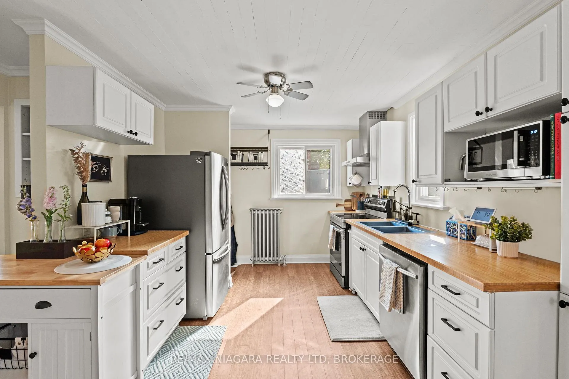 Photo 11 of 19 Bridge Street, St. Catharines, Grapeview — HOMEH