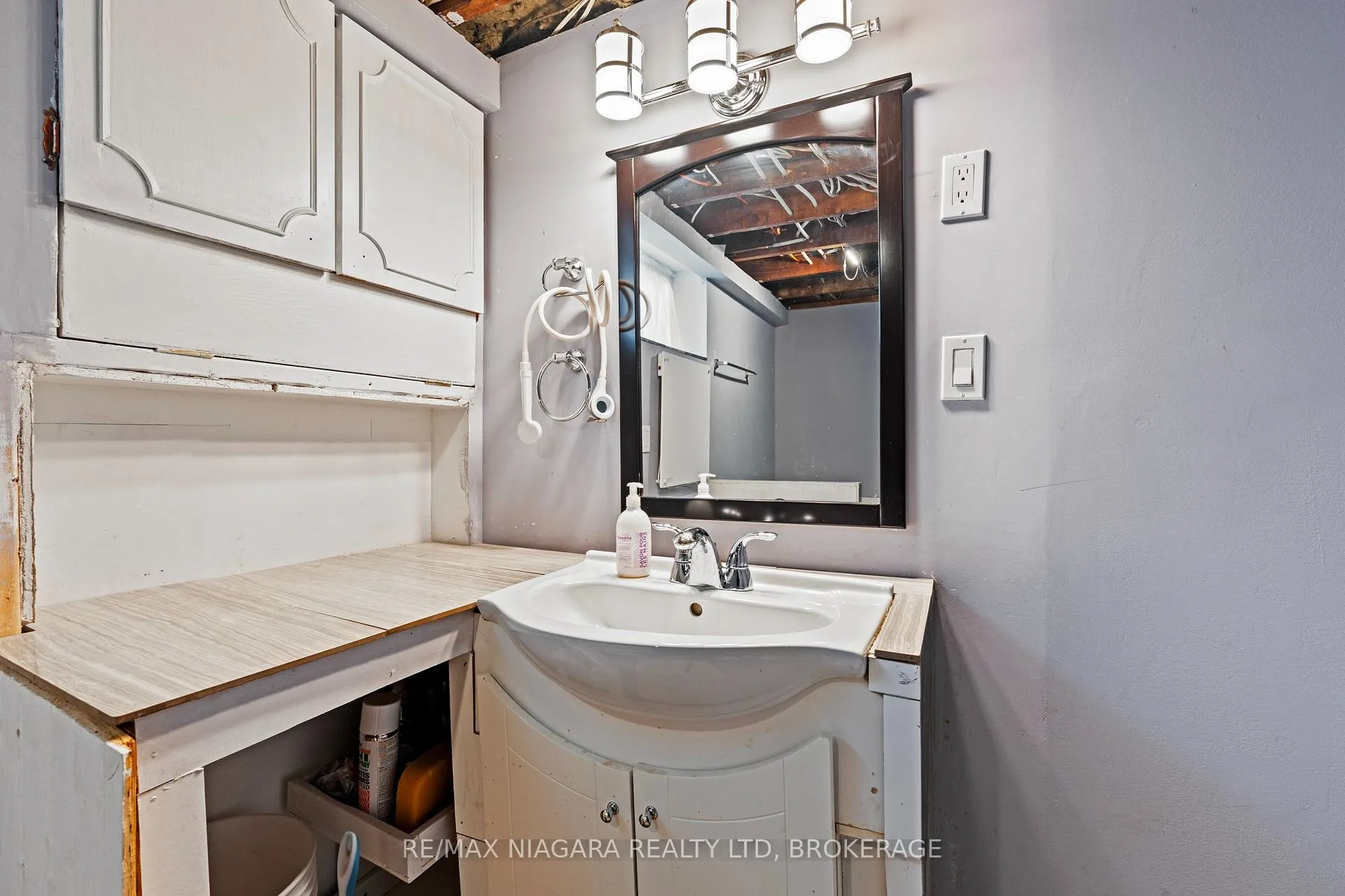 Photo 29 of 19 Bridge Street, St. Catharines, Grapeview — HOMEH