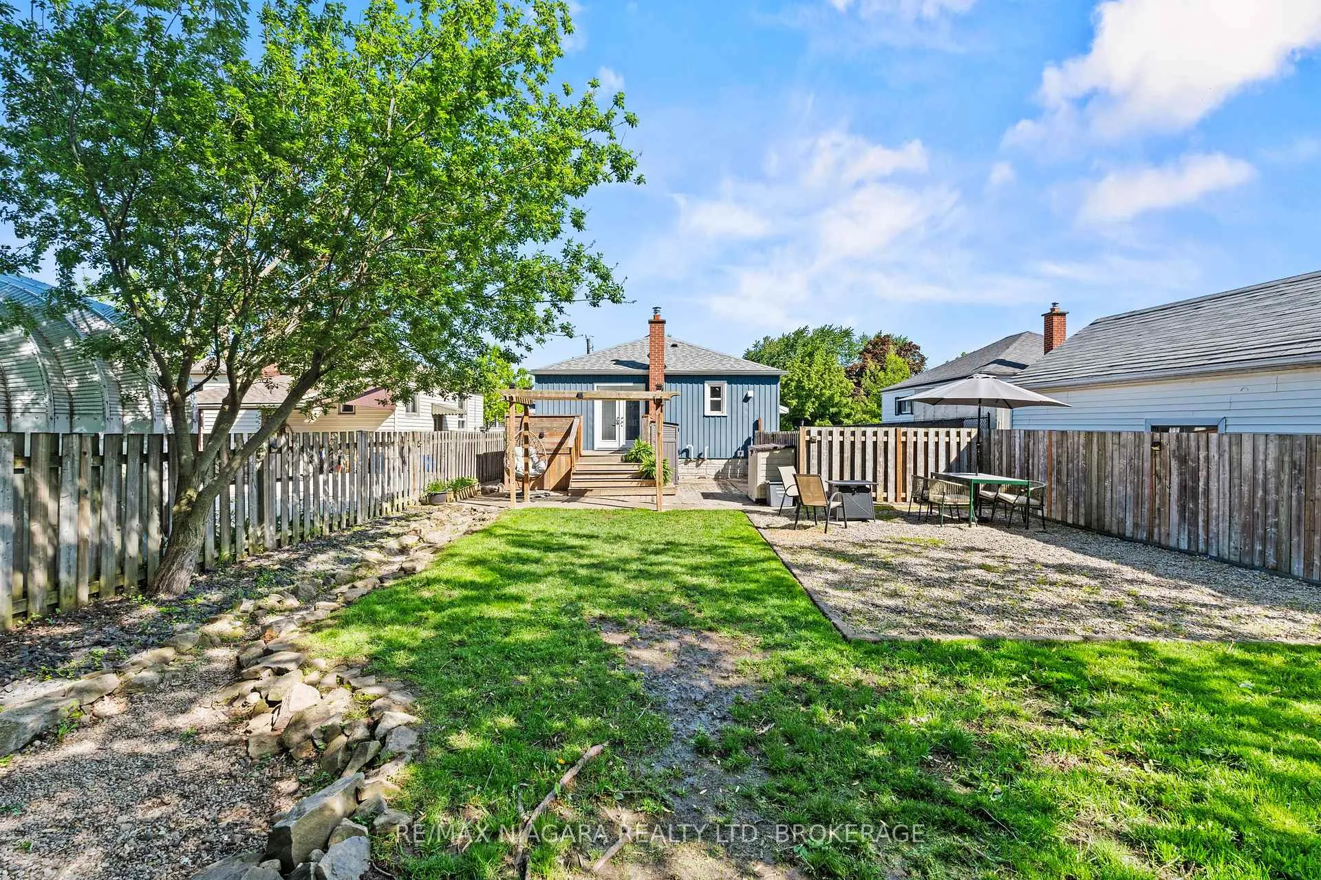 Photo 32 of 19 Bridge Street, St. Catharines, Grapeview — HOMEH