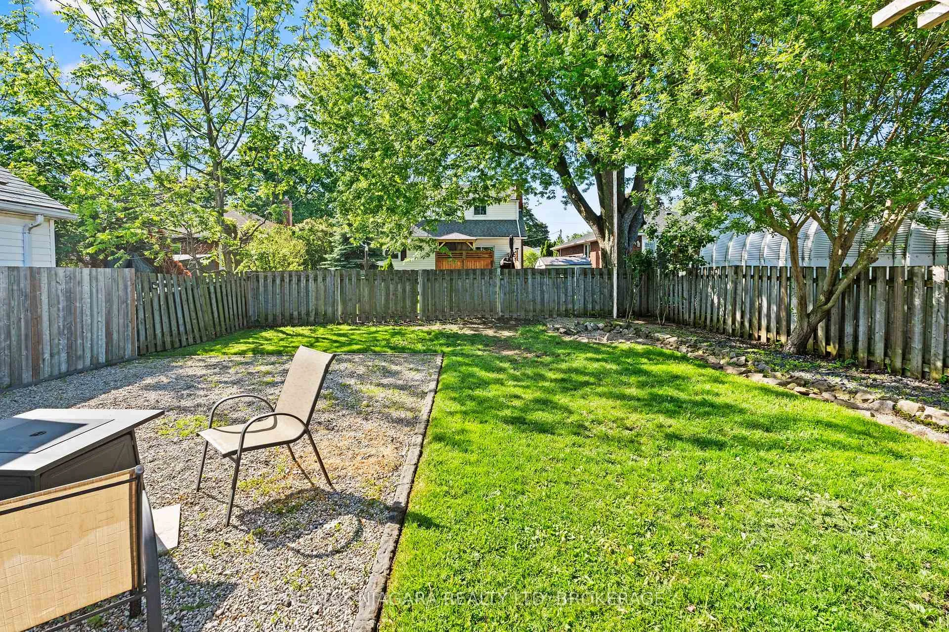 Photo 35 of 19 Bridge Street, St. Catharines, Grapeview — HOMEH