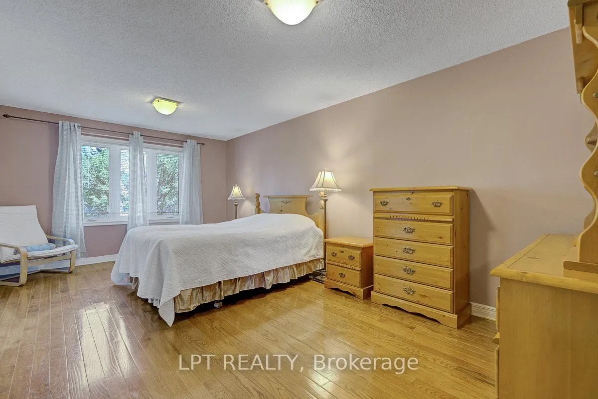 Photo 25 of 72 Westpointe Crescent, Ottawa, Centrepointe — HOMEH