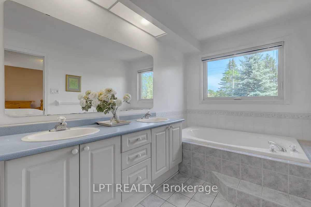 Photo 28 of 72 Westpointe Crescent, Ottawa, Centrepointe — HOMEH