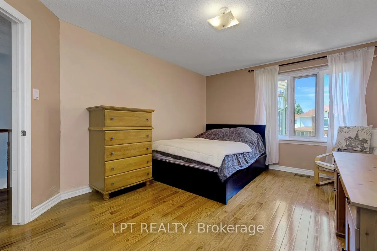 Photo 31 of 72 Westpointe Crescent, Ottawa, Centrepointe — HOMEH