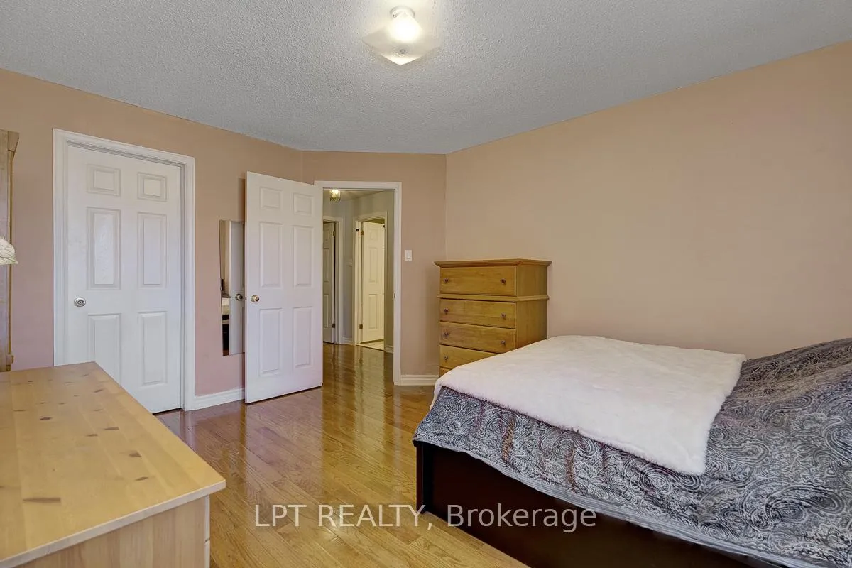 Photo 32 of 72 Westpointe Crescent, Ottawa, Centrepointe — HOMEH