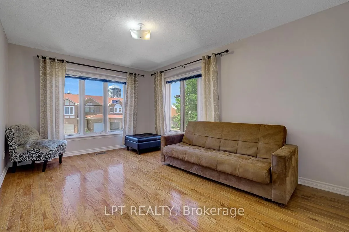 Photo 33 of 72 Westpointe Crescent, Ottawa, Centrepointe — HOMEH