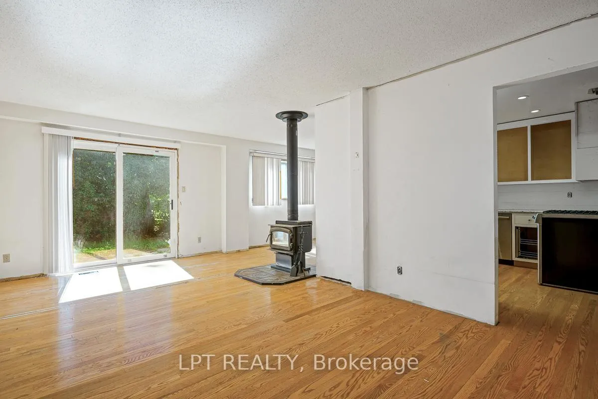Photo 6 of 33 Estelle Crescent, Ottawa, Sheahan Estates/Trend Village — HOMEH