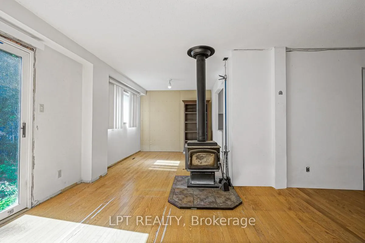 Photo 10 of 33 Estelle Crescent, Ottawa, Sheahan Estates/Trend Village — HOMEH