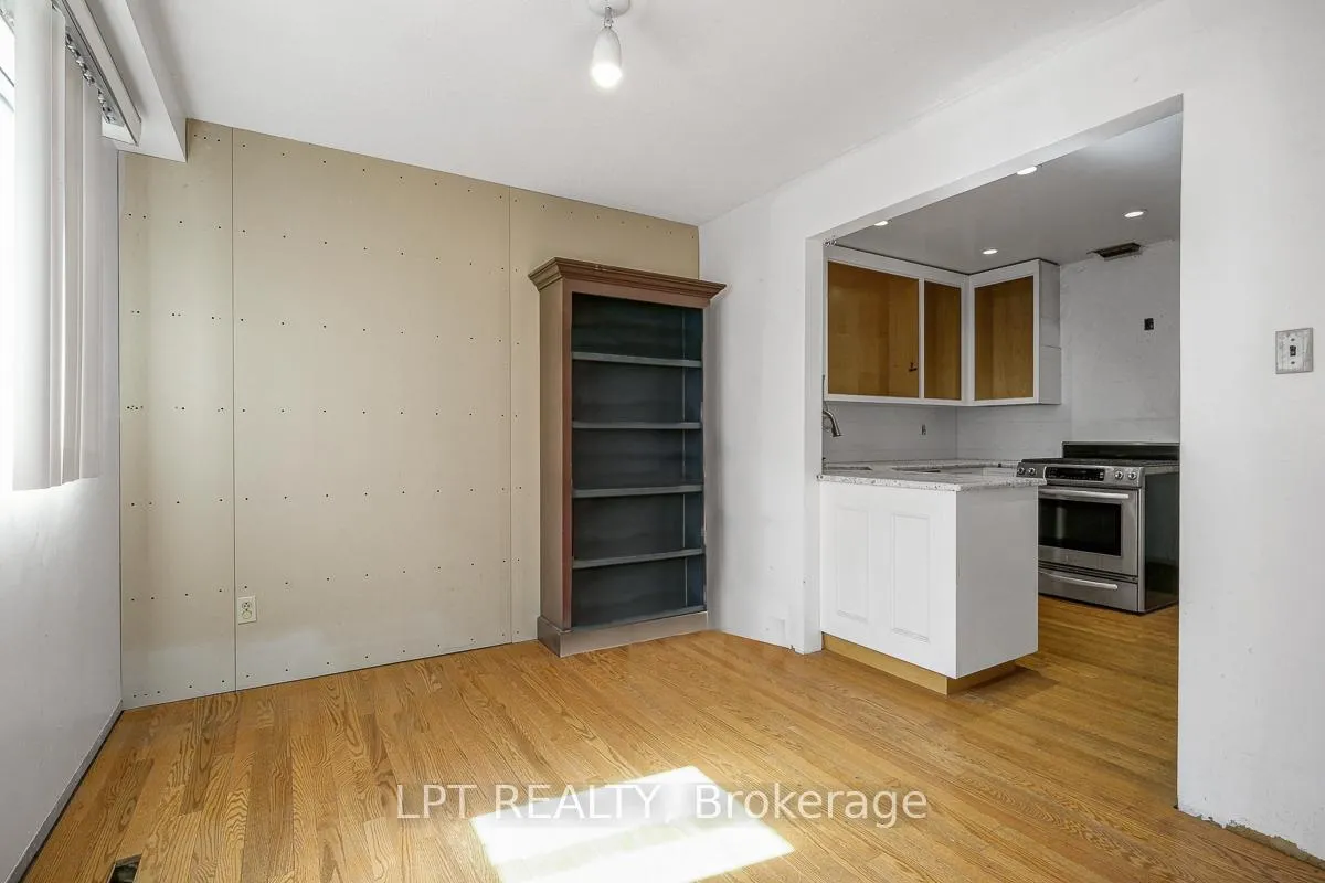 Photo 11 of 33 Estelle Crescent, Ottawa, Sheahan Estates/Trend Village — HOMEH
